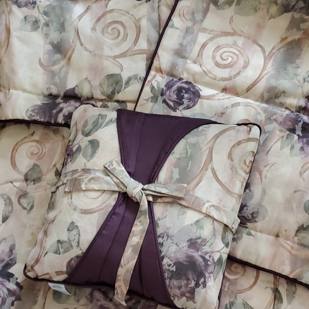 Queen size comfort or with decorative pillow and t